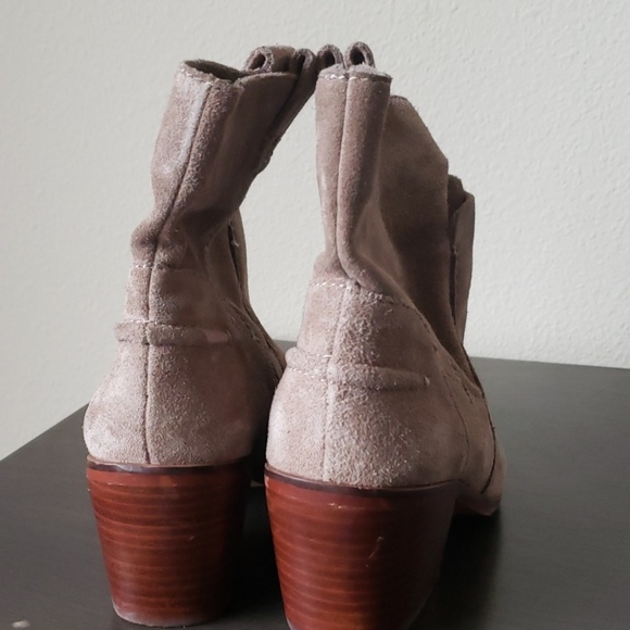 🛑SOLD🛑Vince Camuto Suede Booties - Picture 3 of 3